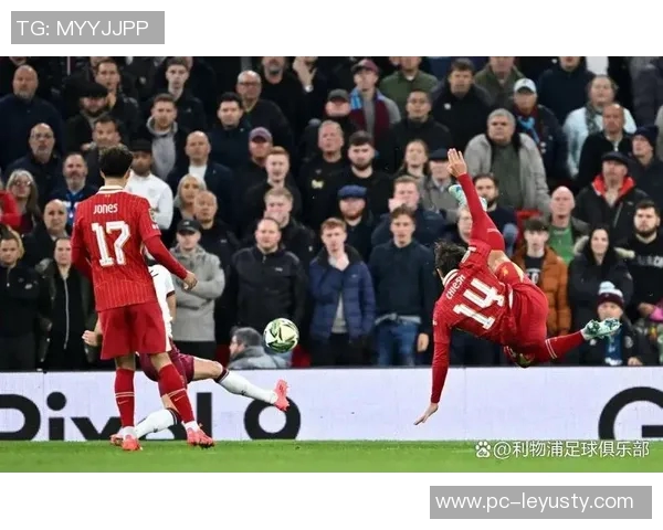 那不勒斯罗马争夺基耶萨转会或受萨拉赫未来影响