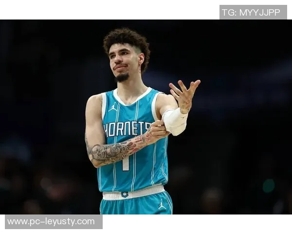 黄蜂记者确认拉梅洛鲍尔在交通事故中安全未受伤 黄蜂记者确认拉梅洛鲍尔在交通事故中安全未受伤